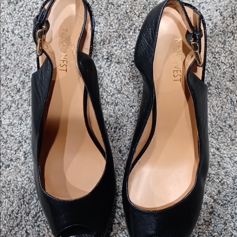 Ladies Black Heeled Shoes. Size 9 1/2 M Nine West Brand.